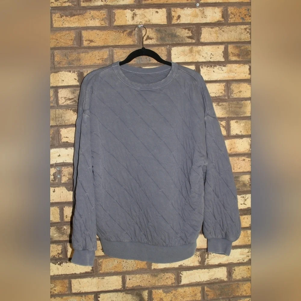 Universal Thread quilted oversized sweater, size small